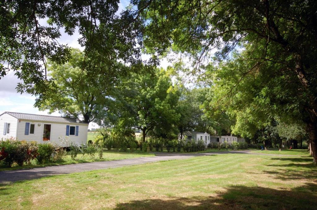 Camping Les 2 Salamandres Arces-sur-Gironde Bagian luar foto