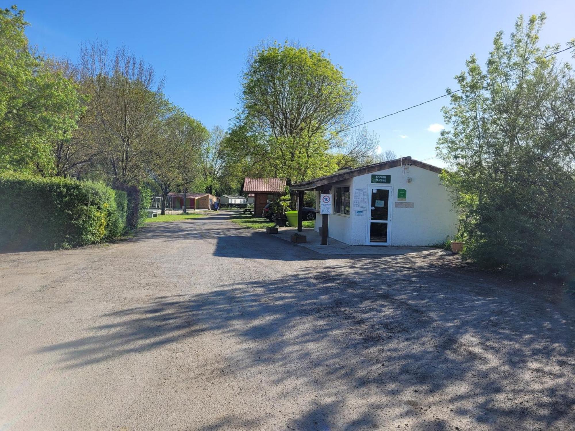 Camping Les 2 Salamandres Arces-sur-Gironde Bagian luar foto